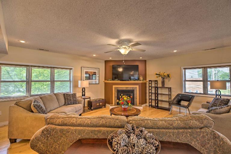 Downtown Yankton Apartment w/ Patio & River View! - Chambres d'hôtes Yankton