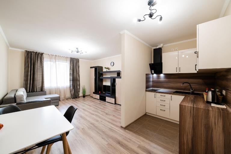 Центр міста! Затишні квартири в новобудові! - Ferienwohnung Uschhorod