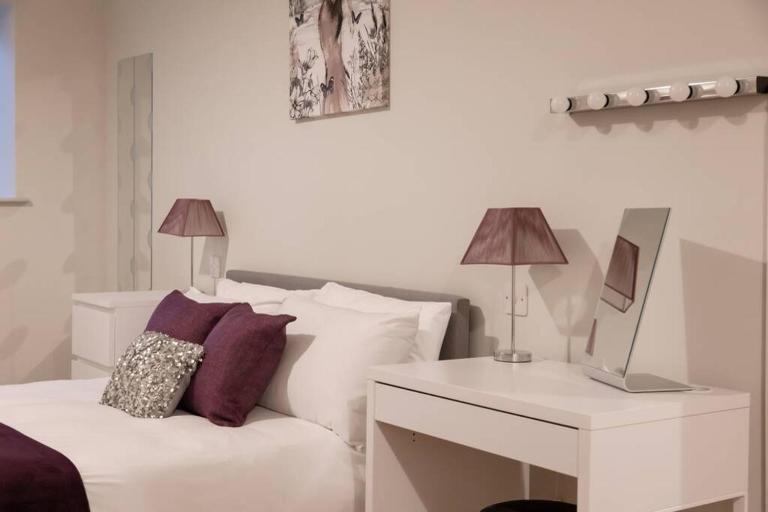 Hereford City Centre - Apartment 2, Isabella House - Modern Apartment In The Heart of The City - Sleeps 2 Guests - Hosted by RENTMYHOUSE - B&B Hereford