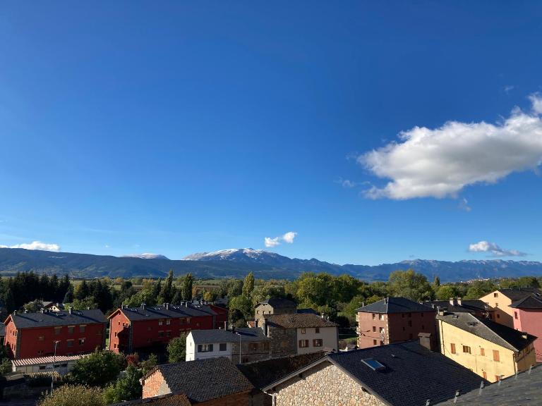 Vistas Únicas a los Pirineos, para 7-8 personas!! Tensi Home Llivia - Ferienwohnung Llívia