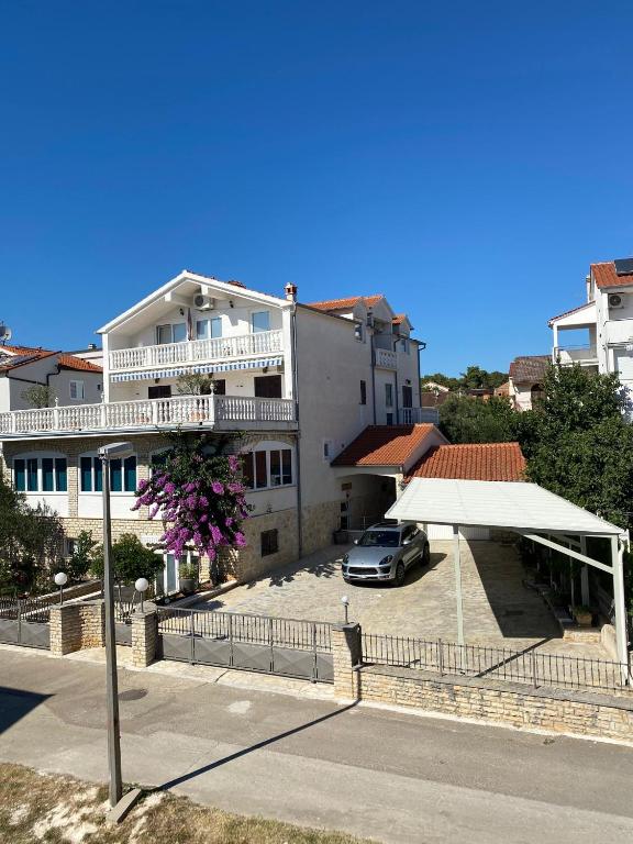 Apartments Kraljev Stanko - Ferienwohnung Biograd na Moru