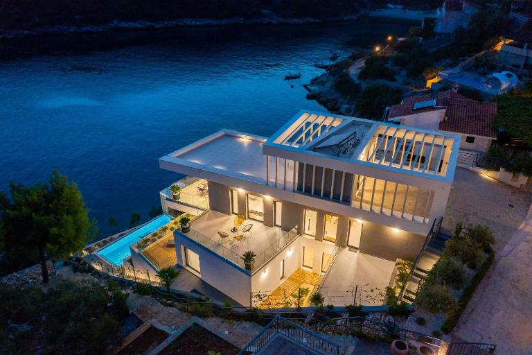 Beachfront Villa Extravaganza with Infinity Pool - B&B Vinišće