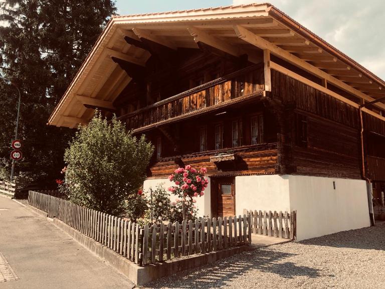 Gemütliches Zuhause mit Ausblick - Ferienwohnung Wilderswil