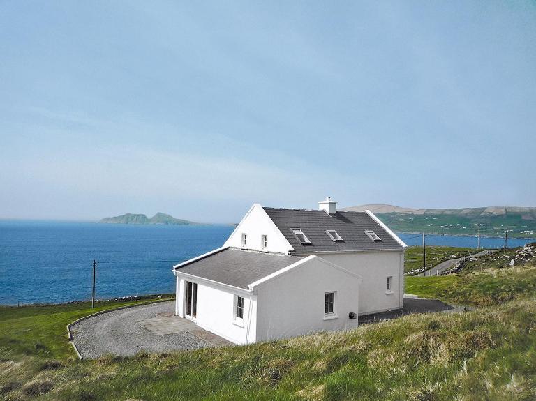 Allaghee Mor St Finians Bay by Trident Holiday Homes - Bed and Breakfast Ballinskelligs