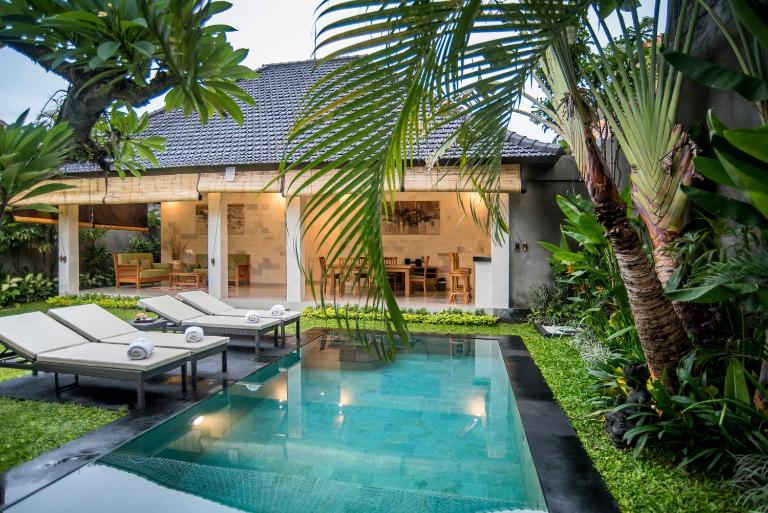Sandi Agung Villa Bidadari - B&B Seminyak