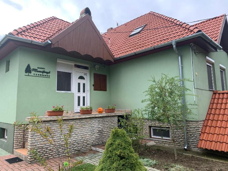 Bakonyi Mamutfenyő Vendégház - Ferienwohnung Tés