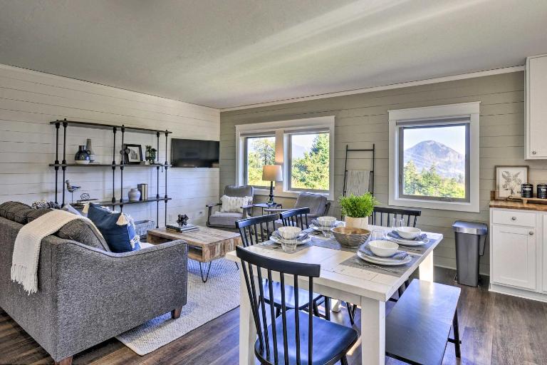 Scenic Studio w/ Loft & View of the Columbia River - Chambres d'hôtes Carson