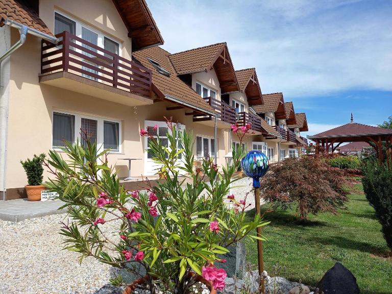 Petrovics Apartmanház 1 - B&B Bük