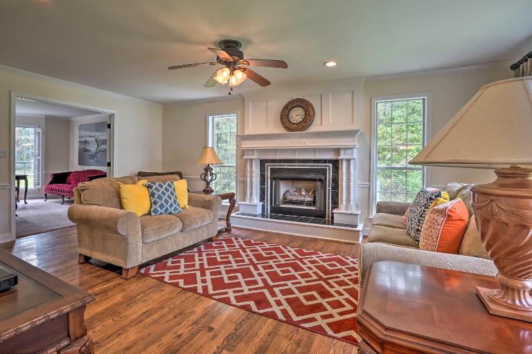 Pet-Friendly Suburban Escape w/ Deck & Grill! - B&B Wando