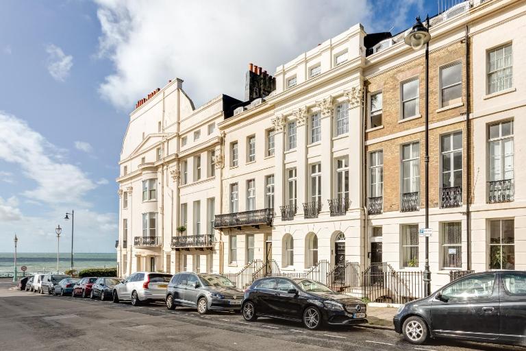 Luxury Mansion Townhouse with Private Cinema - Bed and Breakfast Brighton