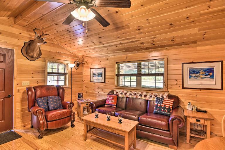 Parsons Cabin w/ Fire Pit & River Access! - Chambres d'hôtes Parsons