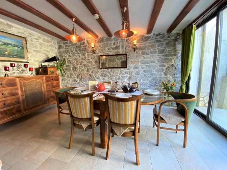 VILLA SALVIA - Holiday house with pool - - B&B Jurdani