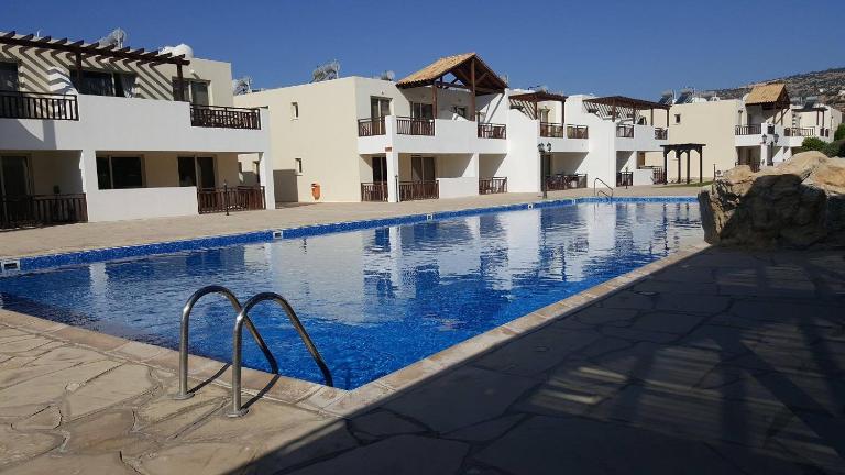 Pleasantly furnished Apartment B201 with large terrace, Wi-Fi & Android TV - B&B Peyia