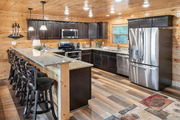 Gritz Carlton, LUXURY Private Pool, Theater Rm, Hot Tub, Panoramic Mtn Views!! - B&B Sevierville