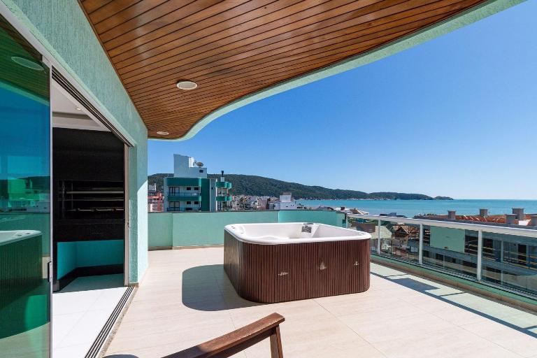 Cobertura Alto Padrão p/10: Jacuzzi e Vista Mar - Ferienwohnung Bombinhas