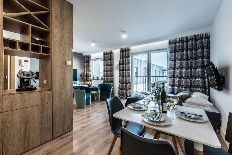 Apartament Targi z garażem i siłownią - Chambres d'hôtes Poznan