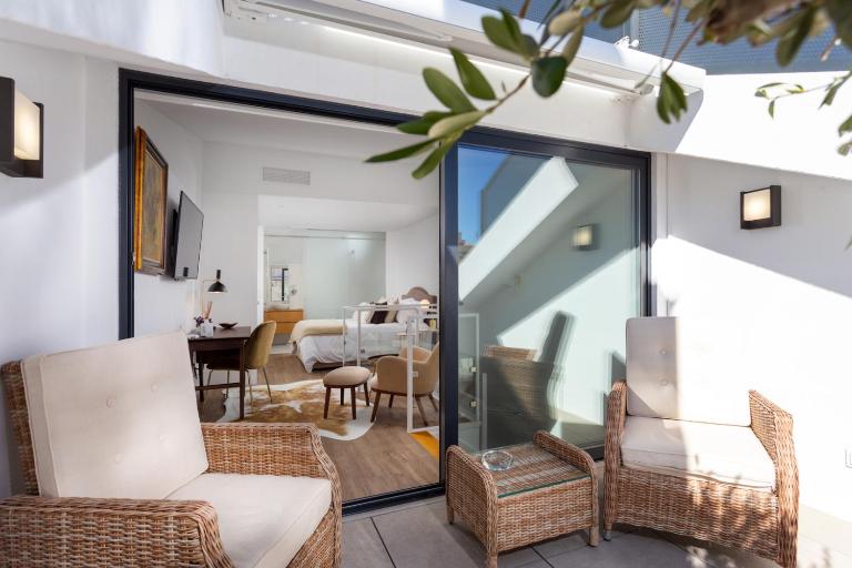 STUPENDO-Three Rooms-Suite with Terrace -Center -Air conditioning - Bed and Breakfast Lissabon