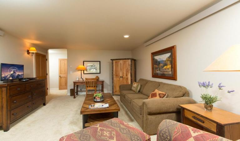 2502 Pitchfork - B&B Jackson