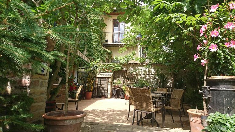 Central Vendégház - Bed and Breakfast Baja