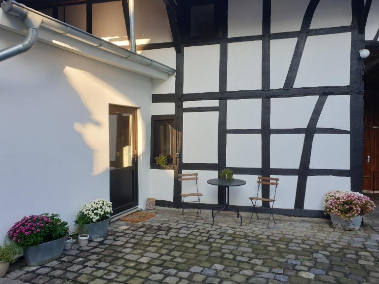 Düx-Hof Apartment Fachwerkhaus - B&B Bornheim