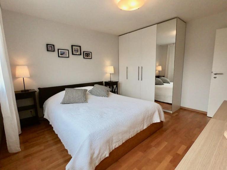 Comfortable, sunny, quiet, good location! - Bed and Breakfast Lausanne