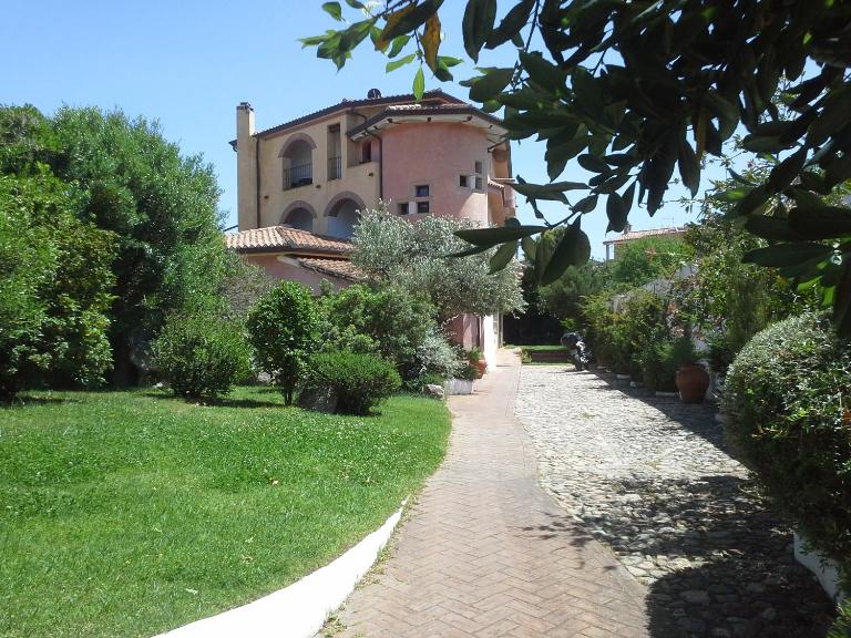 Locanda Tipica Sa Corte - B&B Oliena