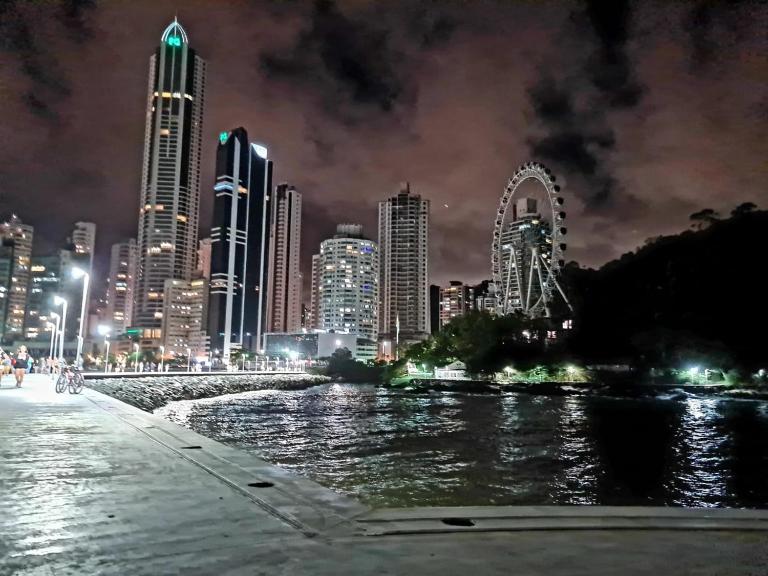 Apartamento na Av Atlantica com Ar Condicionado - B&B Camboriú