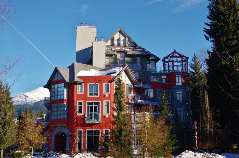 Alpenglow Lodge by MVA - B&B Whistler