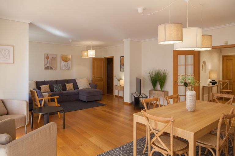 FLH Cascais Wooden Spacious Apartment - Bed and Breakfast Cascais