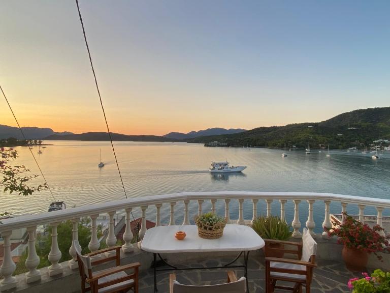Kasteli Suite - B&B Poros