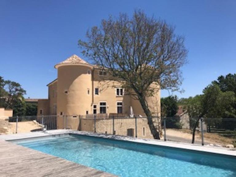 Appartement 4 personnes dans château avec piscine - B&B Lussan