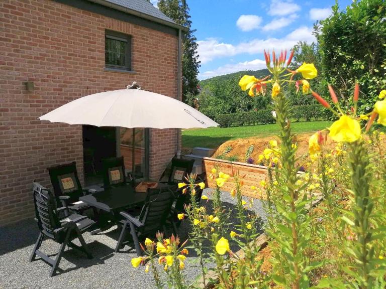 Maison et vélos à Godinne dans la Vallée de la Meuse - Bed and Breakfast Godinne