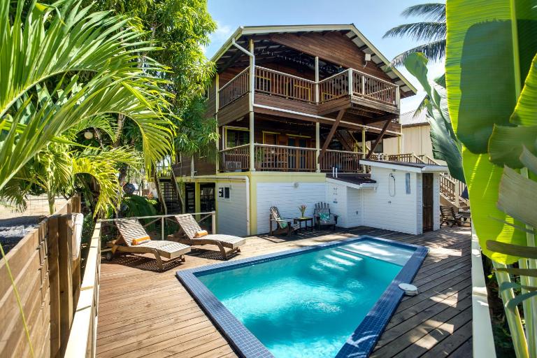 Driftwood Gardens Guesthouse - Bed and Breakfast Placencia