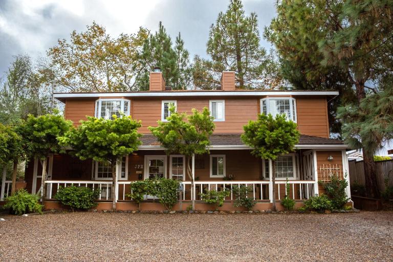 J Patrick Inn - B&B Cambria