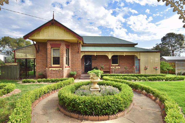 Avoca House - Gorgeous Federation Home - B&B Mudgee