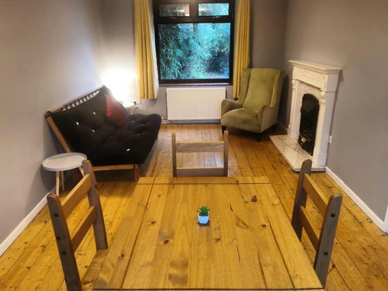 Self Contained 3 Bedroom House with Off Street Parking - B&B Norwich