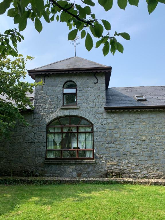 Cut Limestone Apartment Riverside Lodge - B&B Carlow