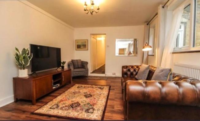 Charming Victoria Conversion Flat in Brentwood with a Garden & Free Parking - Chambres d'hôtes Brentwood