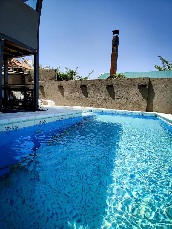 ViviSierras, Carlos Paz casa centro frente al lago, pileta climatizada, 4 dormitorios, 3 baños, quincho - Chambres d'hôtes Villa Carlos Paz