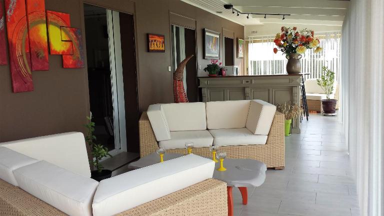 3 chambres privées dans un jardin d'hiver, garage voiture, vélos, motos - B&B Tourville-sur-Arques