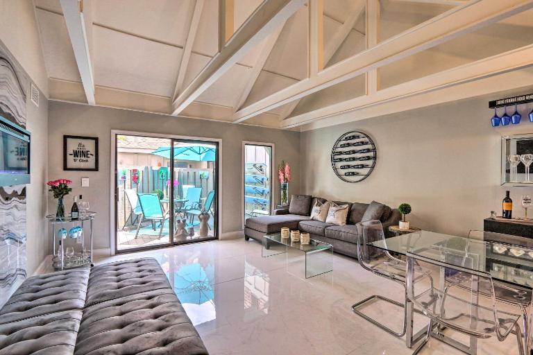Coastal Resort Beach Villa < 1 Mi to Shore! - Bed and Breakfast Hilton Head