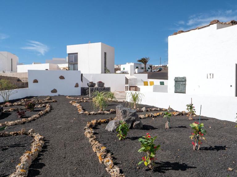 Comfortable House in Tías with Free Parking - B&B Tías