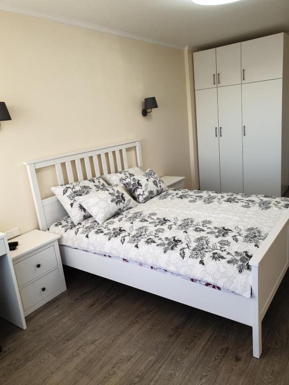 Swan City Apartment - Chambres d'hôtes Gulbene