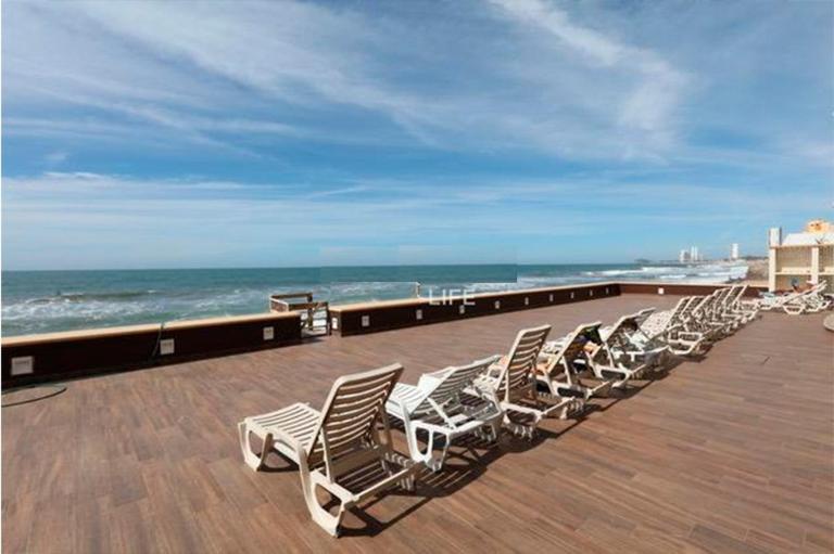 Ocean Front- Marina View- Tiara Sands Resort, Sleeps 4 - Bed and Breakfast Mazatlán