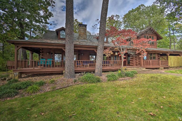 Hot Tub, Grill Hilltop Log Cabin in Hot Springs! - Chambres d'hôtes Hot Springs