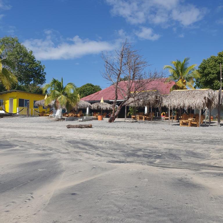 NICO'S BEACH PANAMA - B&B Playa Blanca
