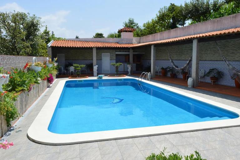 Spacious Villa with Private Pool in Oliveira de Azeméis - B&B Oliveira de Azeméis