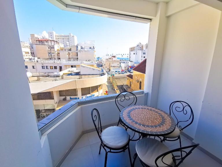 Vasilo Court Seaview City Apartment - B&B Larnaka