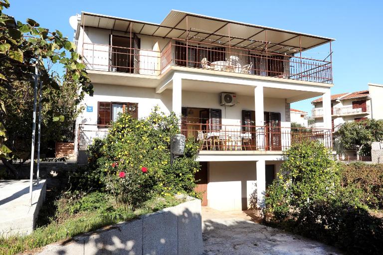 Apartman Gilan - Bed and Breakfast Seget Vranjica