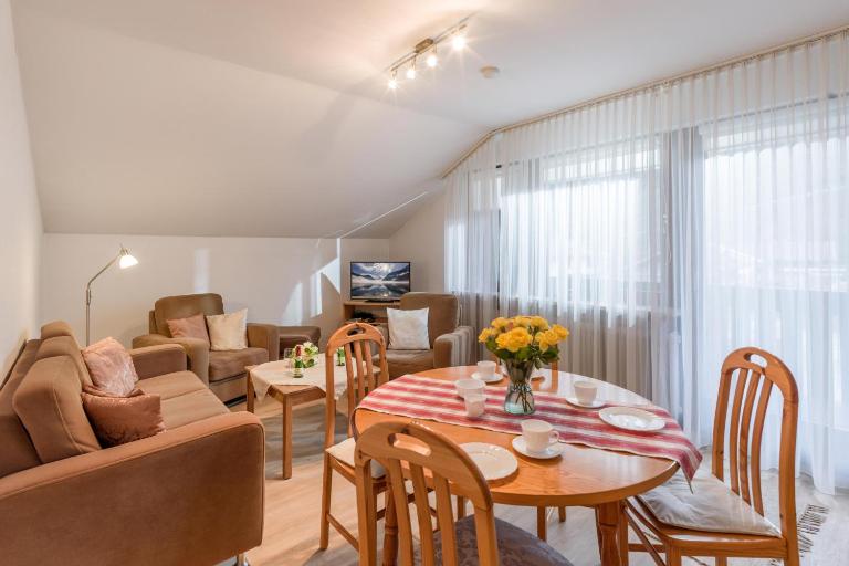 Ferienwohnanlage Oberaudorf E7 mit 2 Schlafzimmer und Hallenbad - B&B Oberaudorf